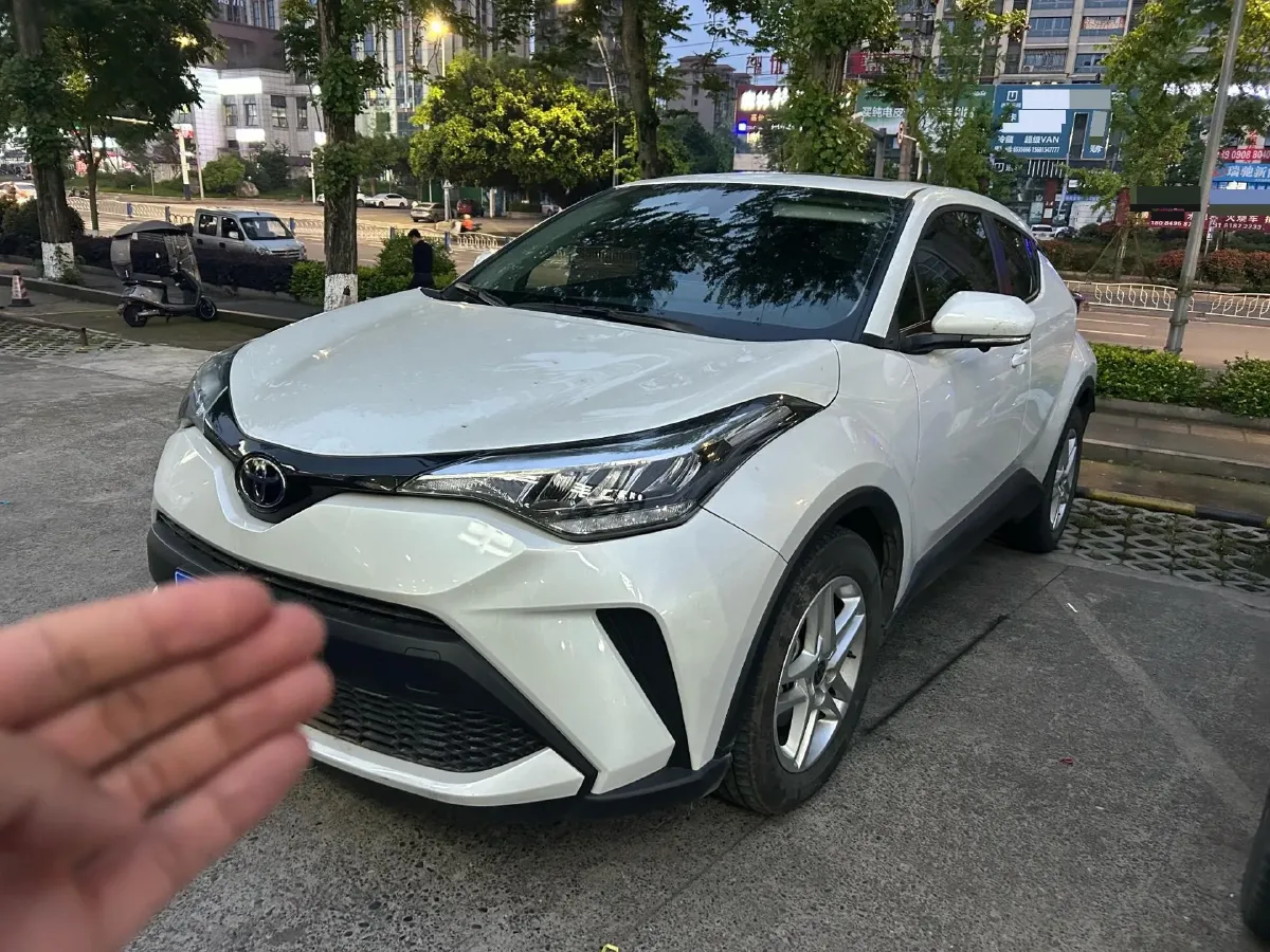 2023 Toyota C-HR 2.0L 171HP L4 CVT,autocango,china used car exporter,china ev exporter,chinese used car exporter,chinese used ev exporter