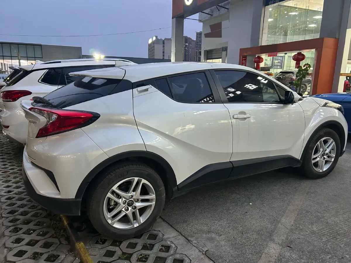 2023 Toyota C-HR 2.0L 171HP L4 CVT,autocango,china used car exporter,china ev exporter,chinese used car exporter,chinese used ev exporter