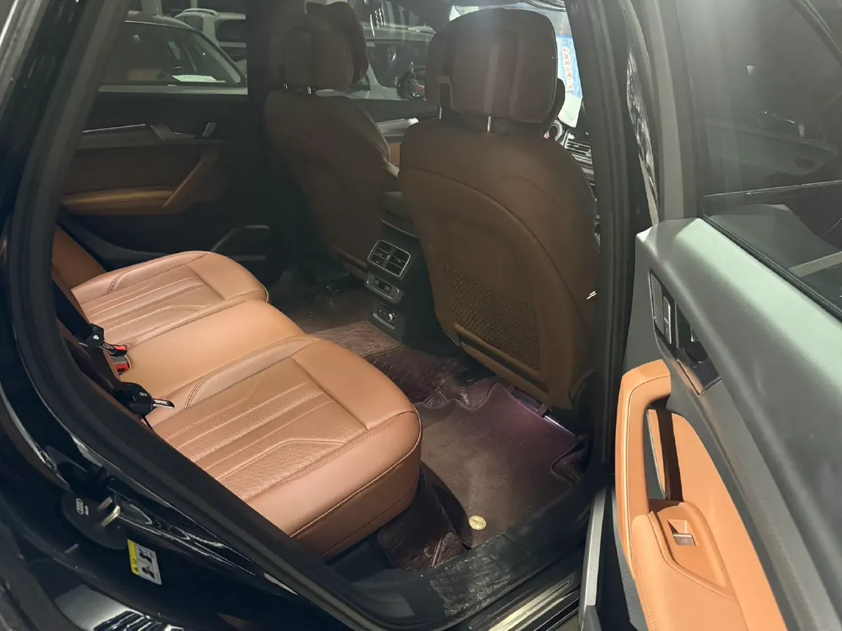 2025 Audi Q5L 2.0T 245HP L4 7DCT,autocango,china used car exporter,china ev exporter,chinese used car exporter,chinese used ev exporter