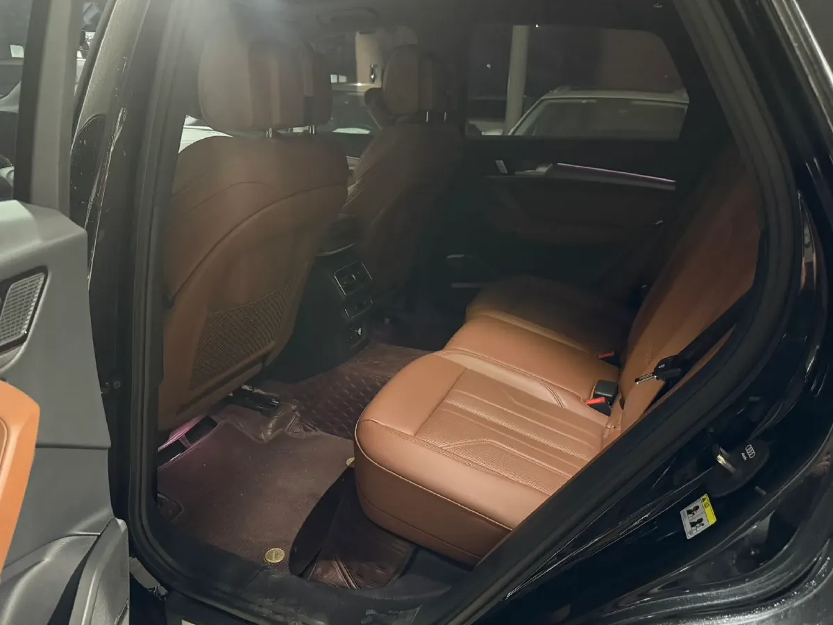 2025 Audi Q5L 2.0T 245HP L4 7DCT,autocango,china used car exporter,china ev exporter,chinese used car exporter,chinese used ev exporter