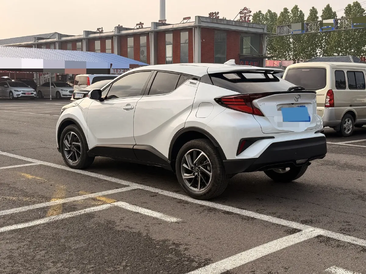 2022 Toyota C-HR 2.0L 171HP L4 CVT,autocango,china used car exporter,china ev exporter,chinese used car exporter,chinese used ev exporter
