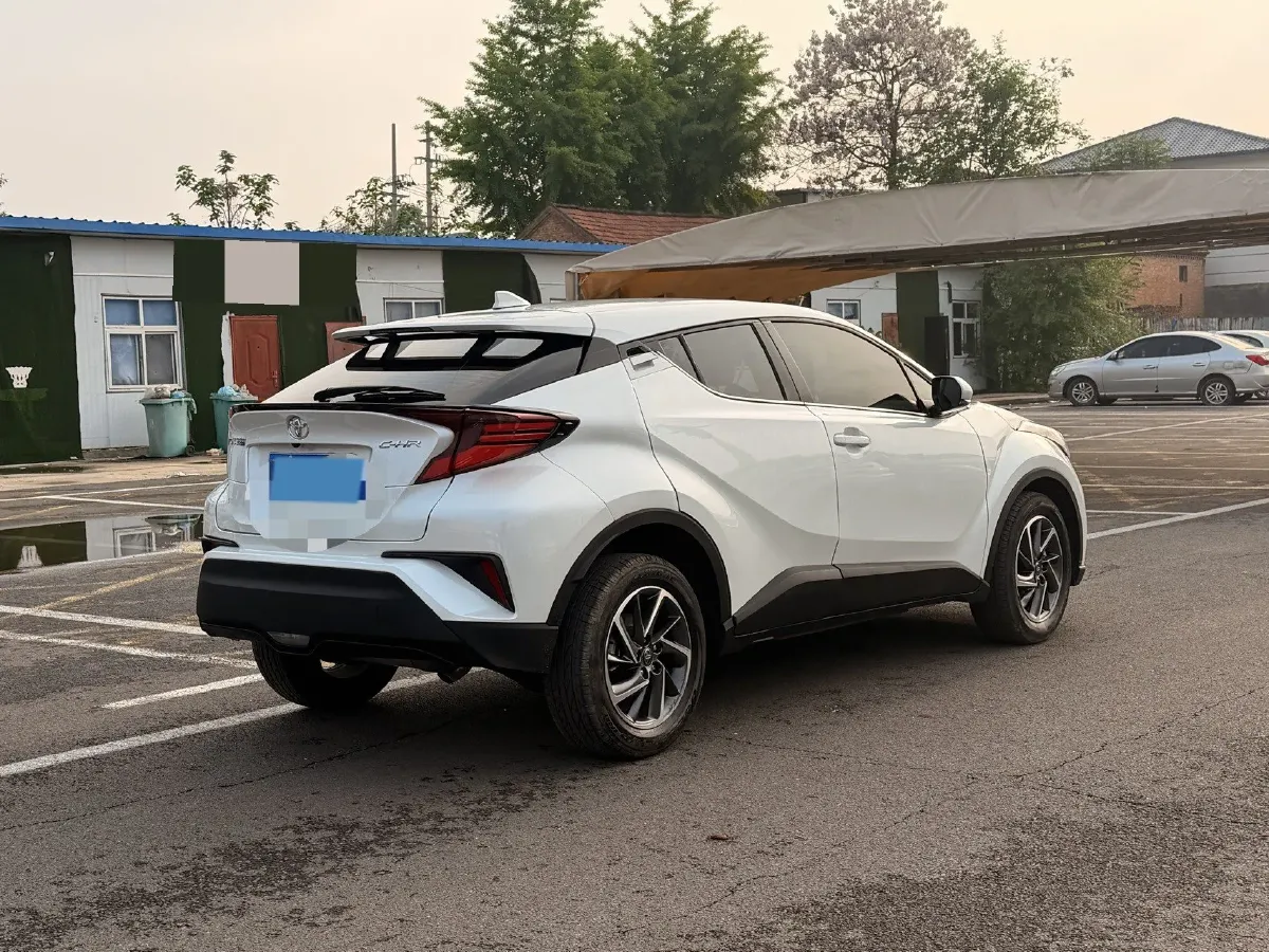 2022 Toyota C-HR 2.0L 171HP L4 CVT,autocango,china used car exporter,china ev exporter,chinese used car exporter,chinese used ev exporter