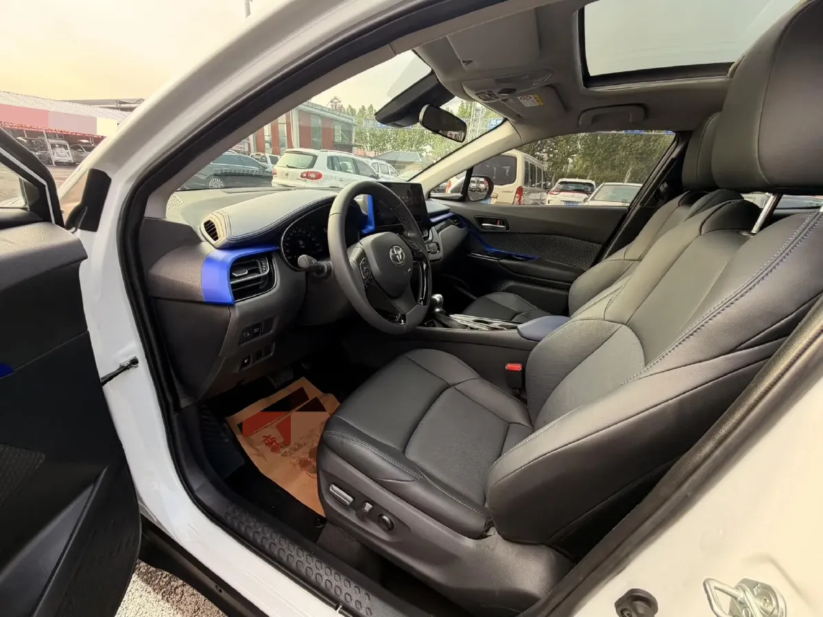 2022 Toyota C-HR 2.0L 171HP L4 CVT,autocango,china used car exporter,china ev exporter,chinese used car exporter,chinese used ev exporter