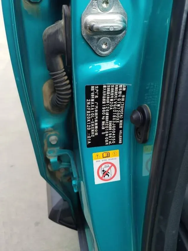 2018 Toyota C-HR 2.0L 171HP L4 CVT,autocango,china used car exporter,china ev exporter,chinese used car exporter,chinese used ev exporter