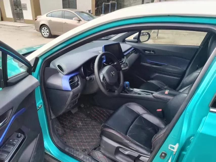 2018 Toyota C-HR 2.0L 171HP L4 CVT,autocango,china used car exporter,china ev exporter,chinese used car exporter,chinese used ev exporter