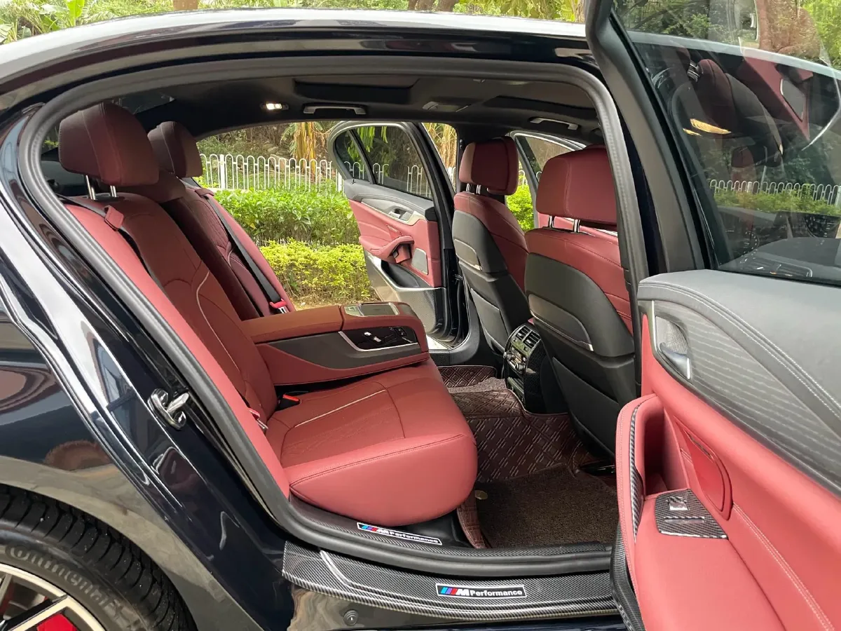 2023 BMW 5 Series 2.0T 245HP L4 8AT,autocango,china used car exporter,china ev exporter,chinese used car exporter,chinese used ev exporter