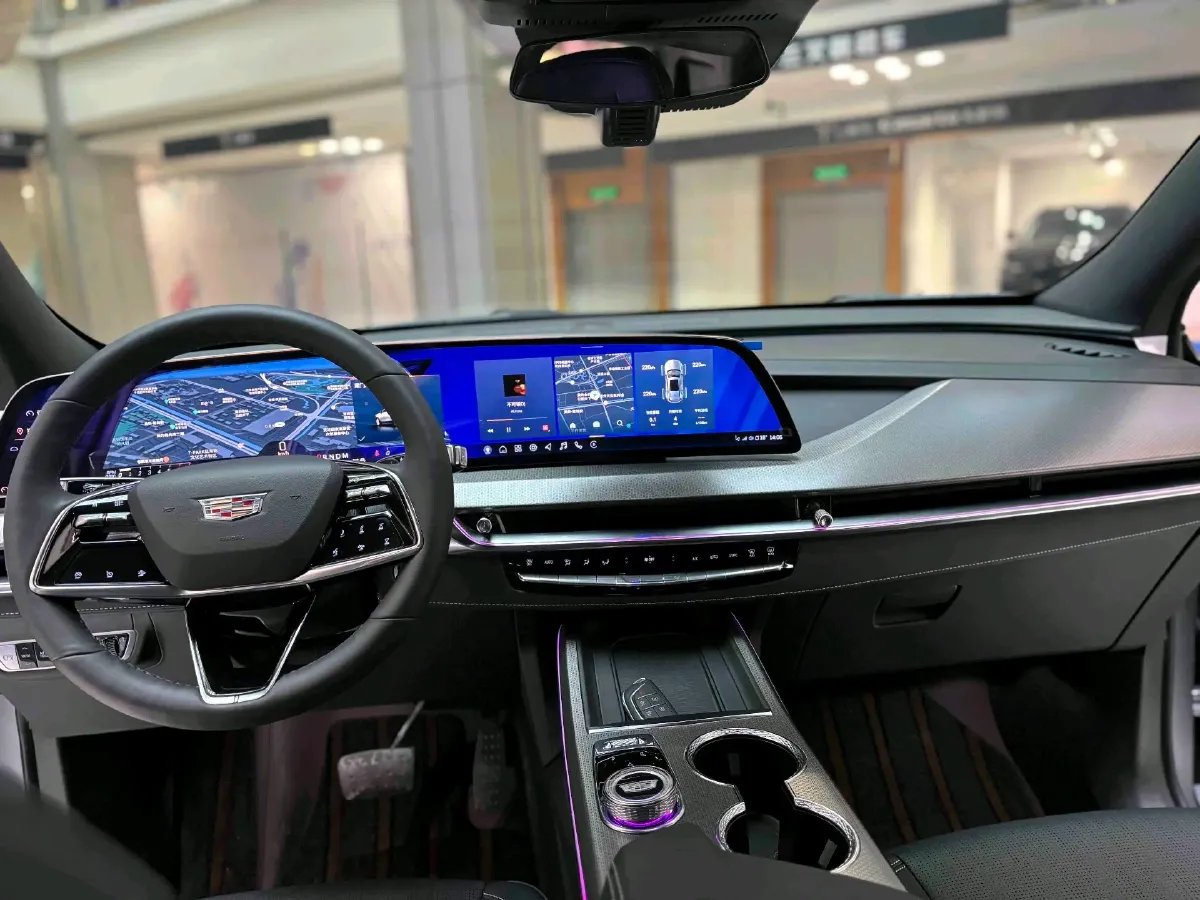 2025 Cadillac XT5 2.0T 237HP L4 9AT,autocango,china used car exporter,china ev exporter,chinese used car exporter,chinese used ev exporter