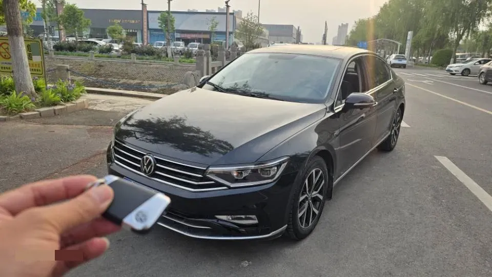 2020 Volkswagen Magotan 2.0T 186HP L4 7DCT,autocango,china used car exporter,china ev exporter,chinese used car exporter,chinese used ev exporter
