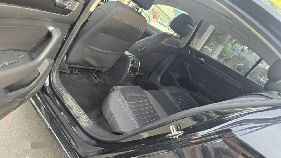 2020 Volkswagen Magotan 2.0T 186HP L4 7DCT,autocango,china used car exporter,china ev exporter,chinese used car exporter,chinese used ev exporter