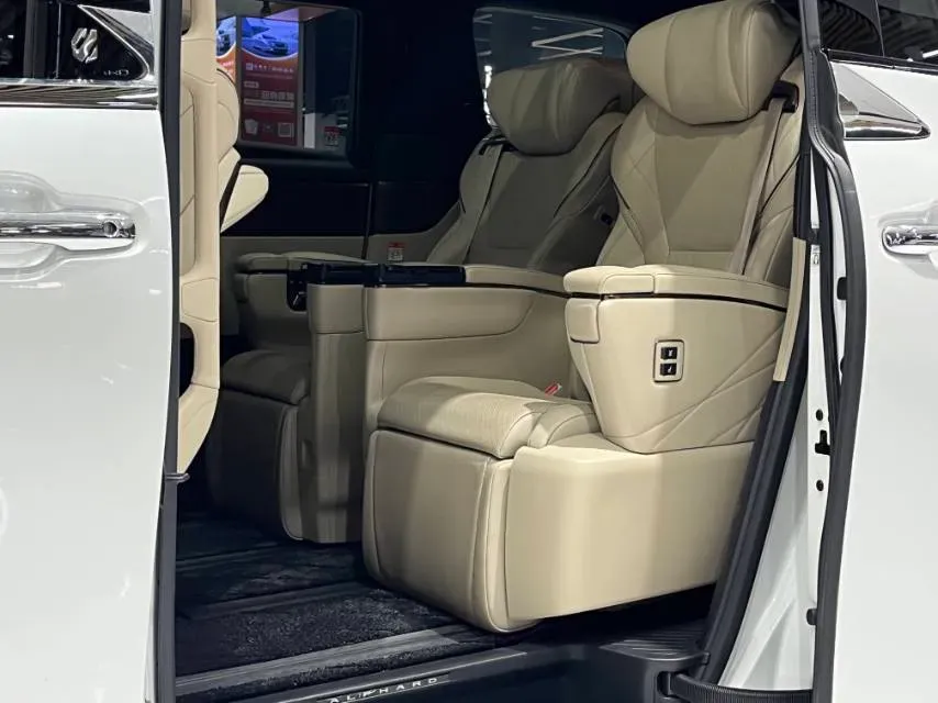2024 Toyota Alphard 2.5L 190HP L4 E-CVT Hybrid,autocango,china used car exporter,china ev exporter,chinese used car exporter,chinese used ev exporter