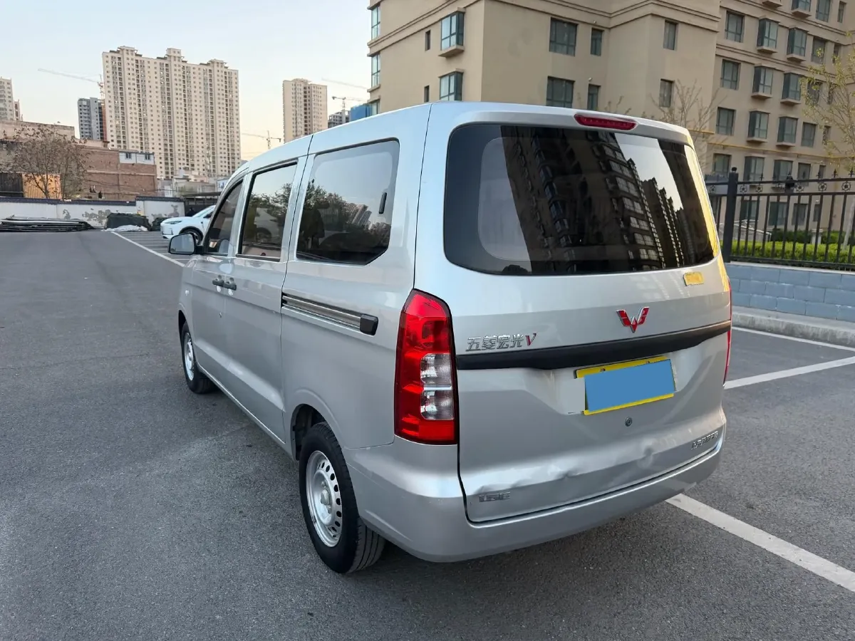 2019 WuLing HongGuang V 1.5L 99HP L4 6MT,autocango,china used car exporter,china ev exporter,chinese used car exporter,chinese used ev exporter