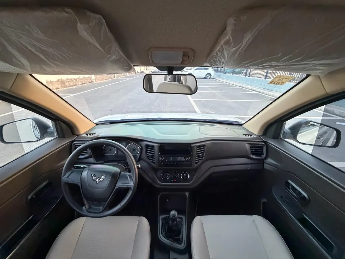 2019 WuLing HongGuang V 1.5L 99HP L4 6MT,autocango,china used car exporter,china ev exporter,chinese used car exporter,chinese used ev exporter