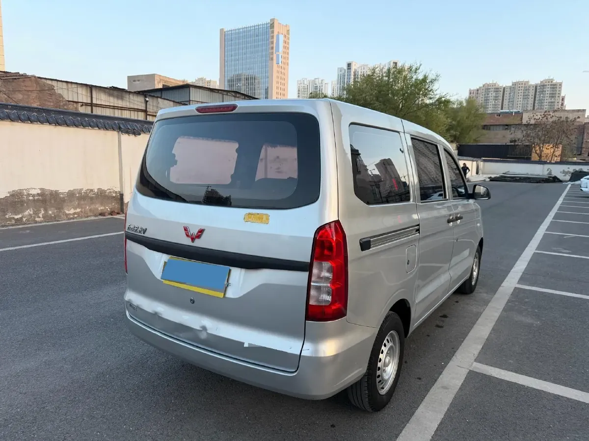 2019 WuLing HongGuang V 1.5L 99HP L4 6MT,autocango,china used car exporter,china ev exporter,chinese used car exporter,chinese used ev exporter