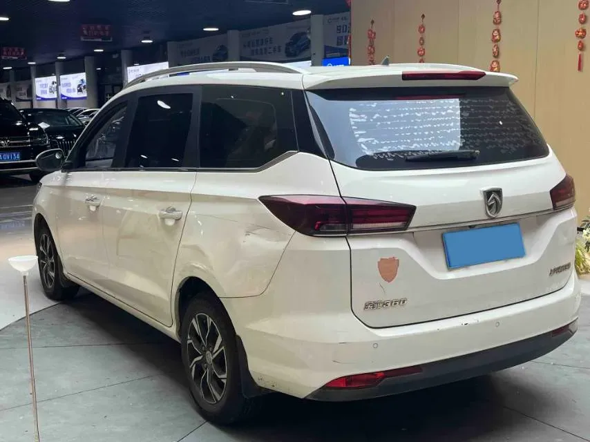 2018 BaoJun 530 1.5T 150HP L4 6MT,autocango,china used car exporter,china ev exporter,chinese used car exporter,chinese used ev exporter