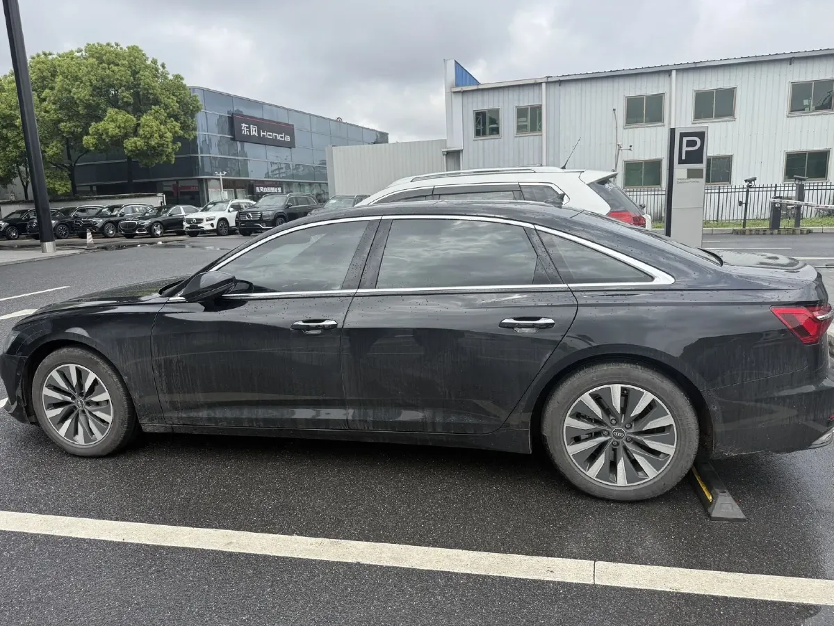 2023 Audi A6L 2.0T 245HP L4 7DCT,autocango,china used car exporter,china ev exporter,chinese used car exporter,chinese used ev exporter