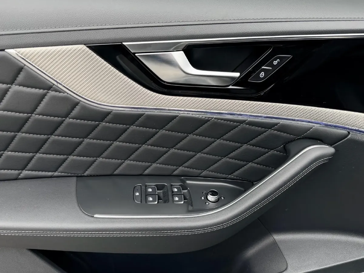 2022 HongQi HS5 2.0T 224HP L4 6AT,autocango,china used car exporter,china ev exporter,chinese used car exporter,chinese used ev exporter