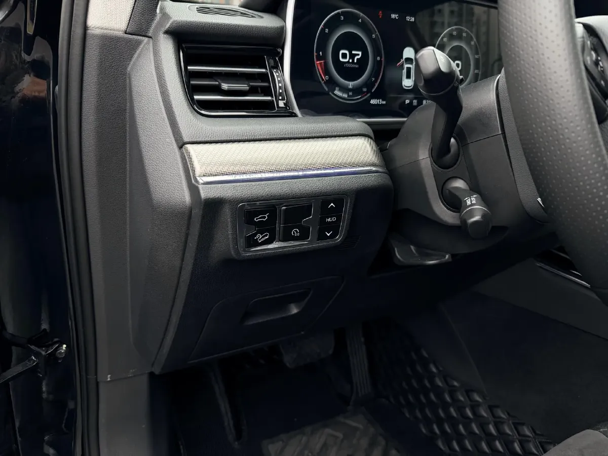 2022 HongQi HS5 2.0T 224HP L4 6AT,autocango,china used car exporter,china ev exporter,chinese used car exporter,chinese used ev exporter