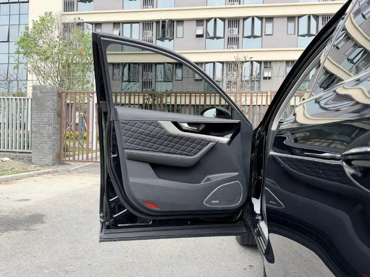 2022 HongQi HS5 2.0T 224HP L4 6AT,autocango,china used car exporter,china ev exporter,chinese used car exporter,chinese used ev exporter