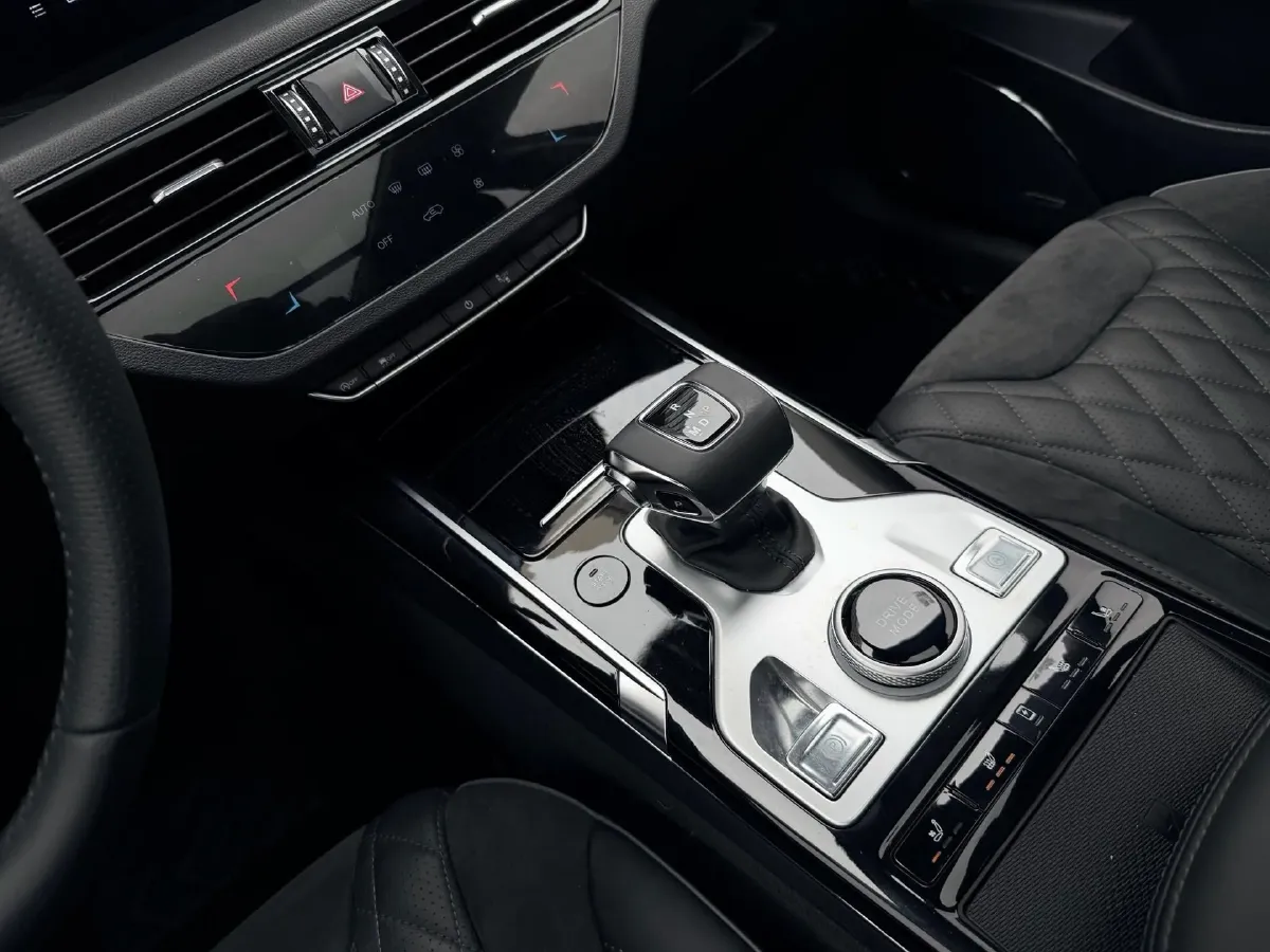 2022 HongQi HS5 2.0T 224HP L4 6AT,autocango,china used car exporter,china ev exporter,chinese used car exporter,chinese used ev exporter