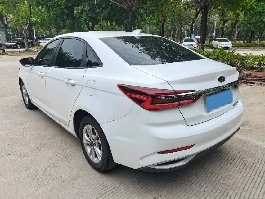 2021 Ford Escort 1.5L 122HP L3 6AT,autocango,china used car exporter,china ev exporter,chinese used car exporter,chinese used ev exporter