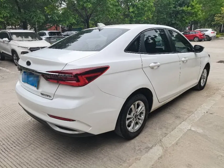 2021 Ford Escort 1.5L 122HP L3 6AT,autocango,china used car exporter,china ev exporter,chinese used car exporter,chinese used ev exporter