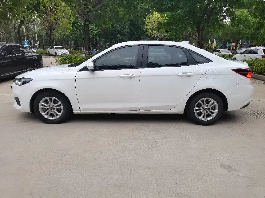 2021 Ford Escort 1.5L 122HP L3 6AT,autocango,china used car exporter,china ev exporter,chinese used car exporter,chinese used ev exporter