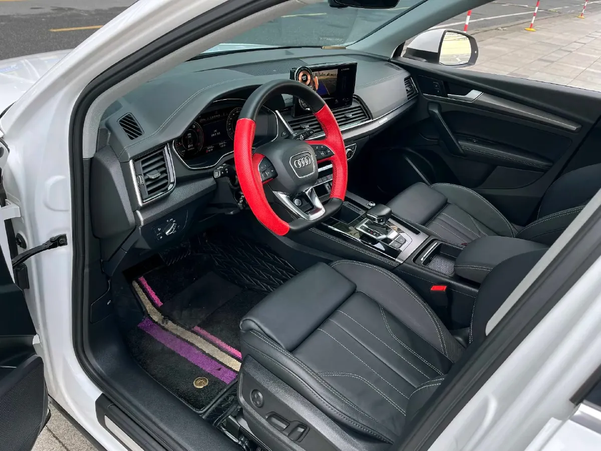 2022 Audi Q5L 2.0T 190HP L4 7DCT,autocango,china used car exporter,china ev exporter,chinese used car exporter,chinese used ev exporter