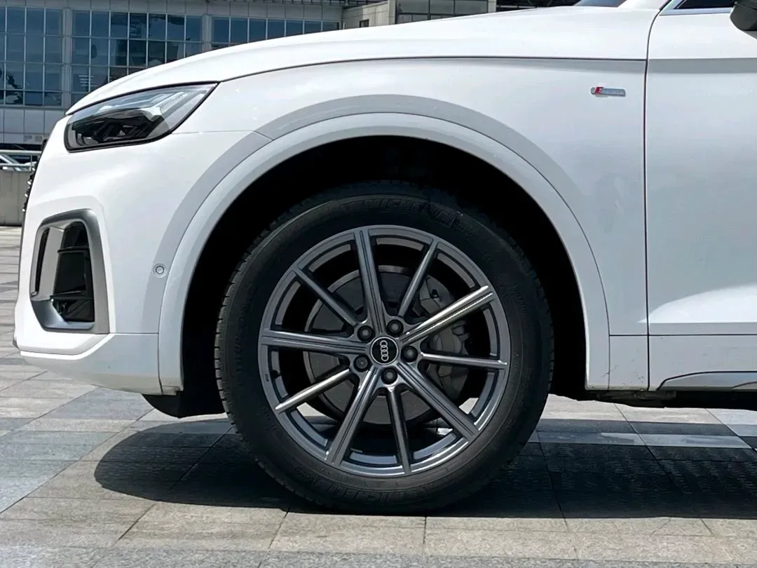 2022 Audi Q5L 2.0T 190HP L4 7DCT,autocango,china used car exporter,china ev exporter,chinese used car exporter,chinese used ev exporter