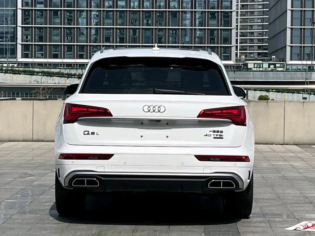 2022 Audi Q5L 2.0T 190HP L4 7DCT,autocango,china used car exporter,china ev exporter,chinese used car exporter,chinese used ev exporter