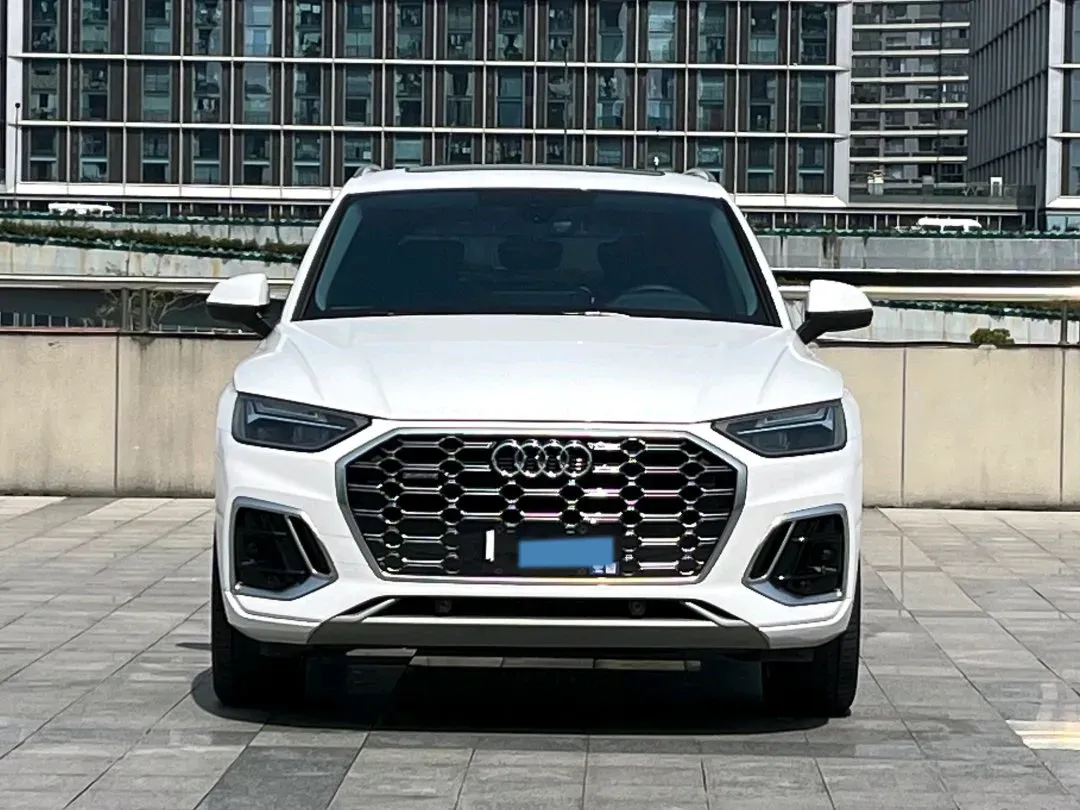 2022 Audi Q5L 2.0T 190HP L4 7DCT,autocango,china used car exporter,china ev exporter,chinese used car exporter,chinese used ev exporter