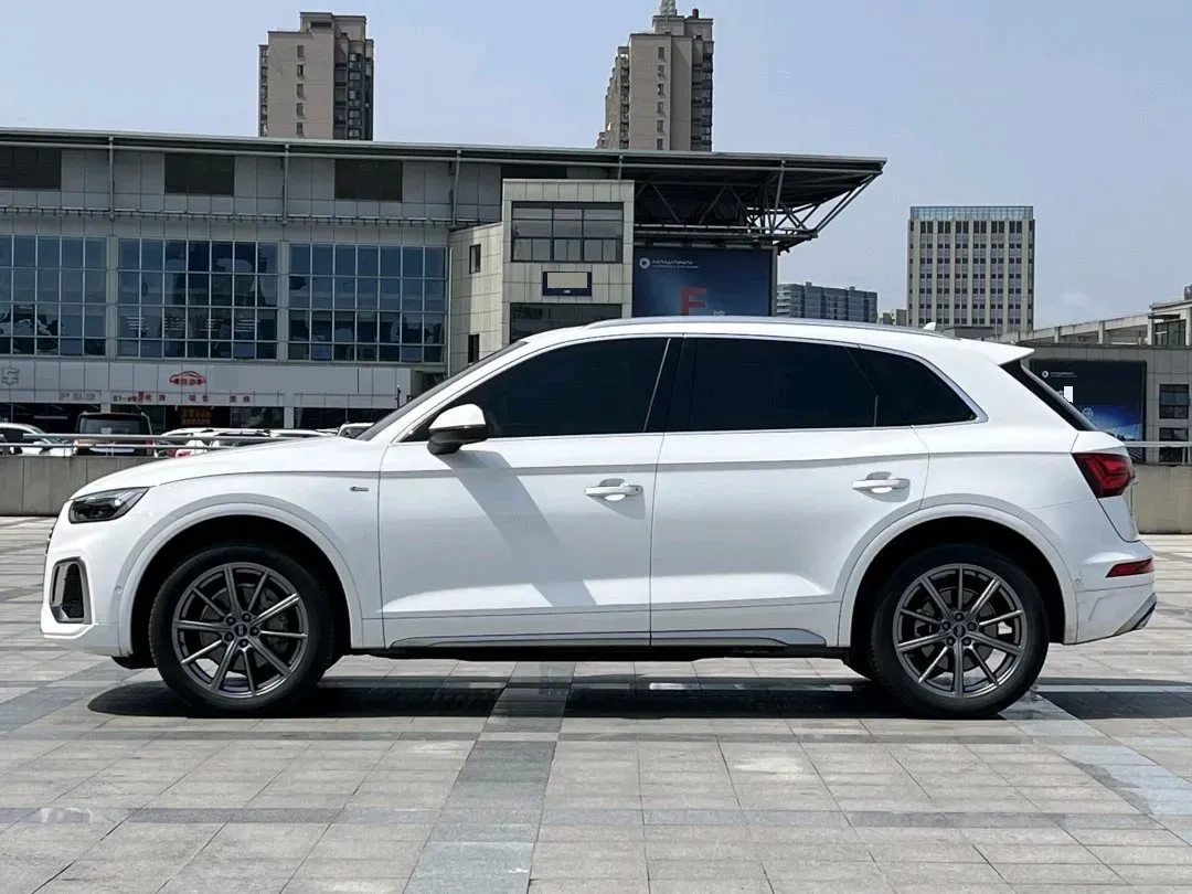 2022 Audi Q5L 2.0T 190HP L4 7DCT,autocango,china used car exporter,china ev exporter,chinese used car exporter,chinese used ev exporter