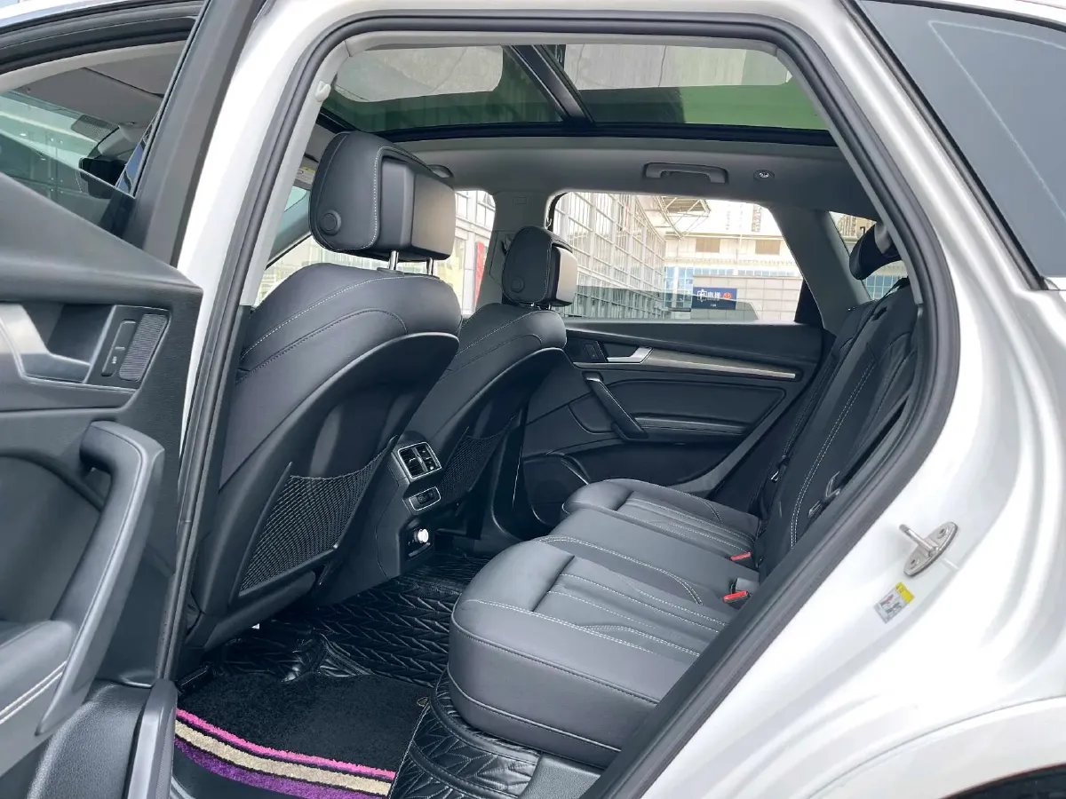 2022 Audi Q5L 2.0T 190HP L4 7DCT,autocango,china used car exporter,china ev exporter,chinese used car exporter,chinese used ev exporter