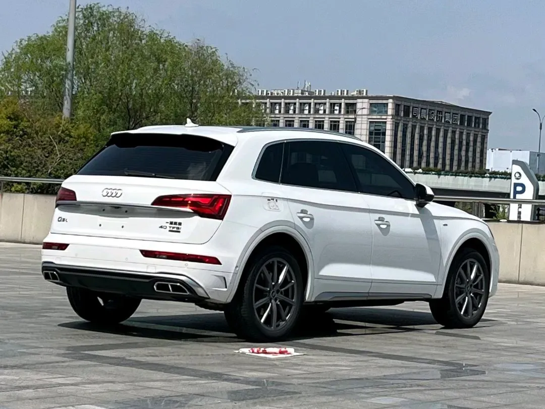 2022 Audi Q5L 2.0T 190HP L4 7DCT,autocango,china used car exporter,china ev exporter,chinese used car exporter,chinese used ev exporter