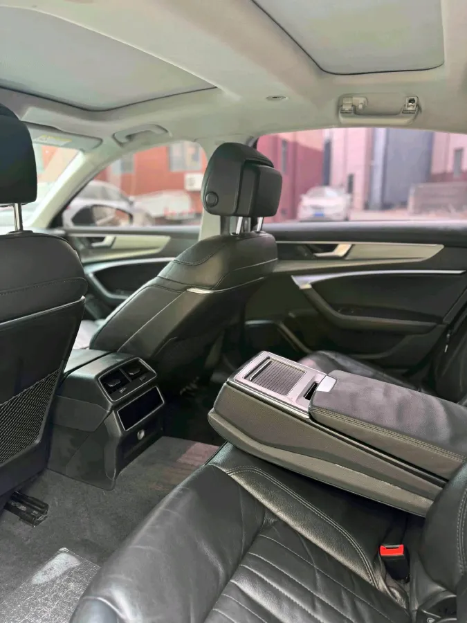 2021 Audi A6L 2.0T 224HP L4 7DCT,autocango,china used car exporter,china ev exporter,chinese used car exporter,chinese used ev exporter