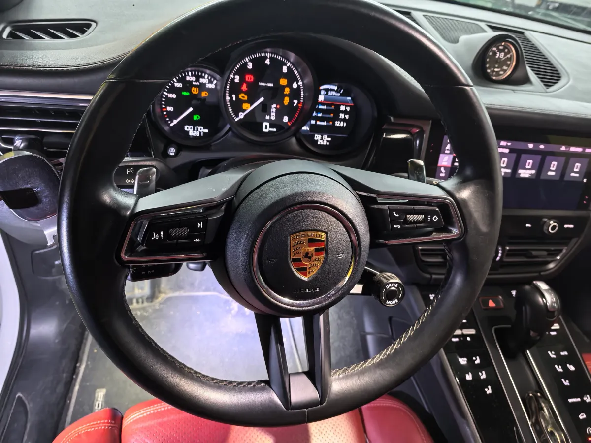 2022 Porsche Macan 2.0T 265HP L4 7DCT,autocango,china used car exporter,china ev exporter,chinese used car exporter,chinese used ev exporter