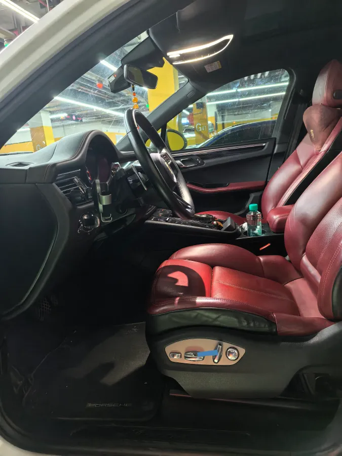 2022 Porsche Macan 2.0T 265HP L4 7DCT,autocango,china used car exporter,china ev exporter,chinese used car exporter,chinese used ev exporter