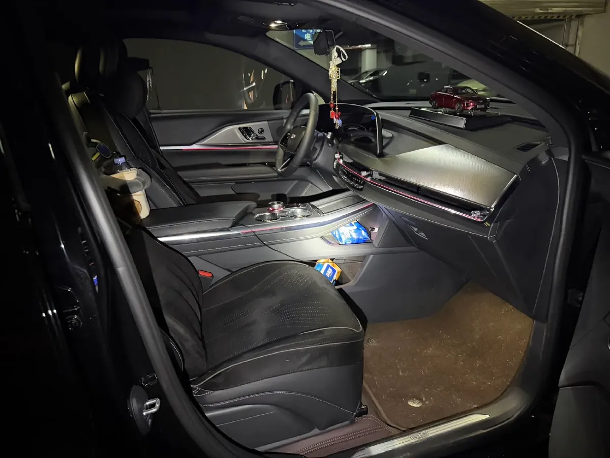 2026 Cadillac XT5 2.0T 237HP L4 9AT,autocango,china used car exporter,china ev exporter,chinese used car exporter,chinese used ev exporter