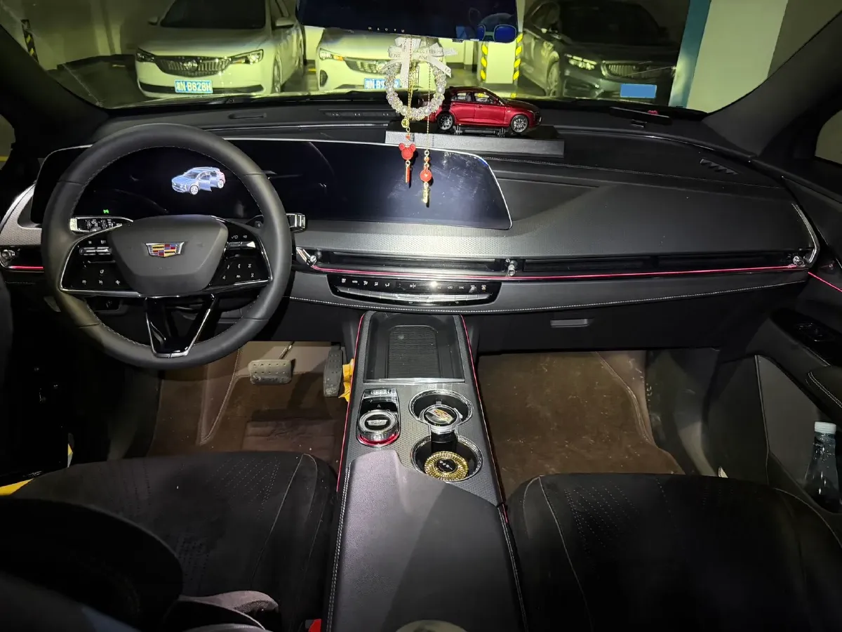 2026 Cadillac XT5 2.0T 237HP L4 9AT,autocango,china used car exporter,china ev exporter,chinese used car exporter,chinese used ev exporter