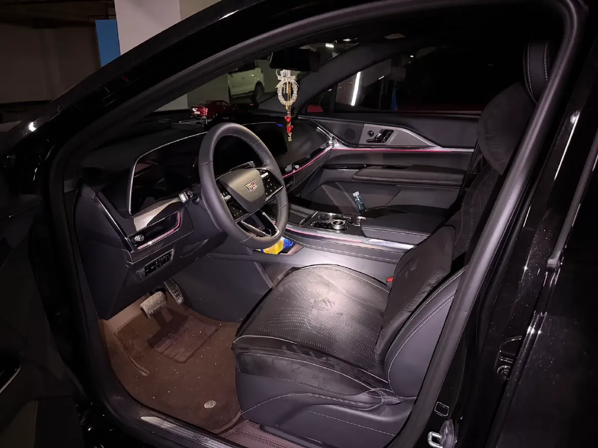 2026 Cadillac XT5 2.0T 237HP L4 9AT,autocango,china used car exporter,china ev exporter,chinese used car exporter,chinese used ev exporter