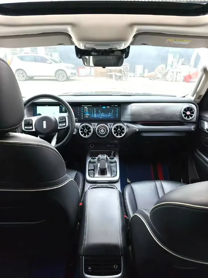 2021 Tank 300 2.0T 227HP L4 8AT,autocango,china used car exporter,china ev exporter,chinese used car exporter,chinese used ev exporter