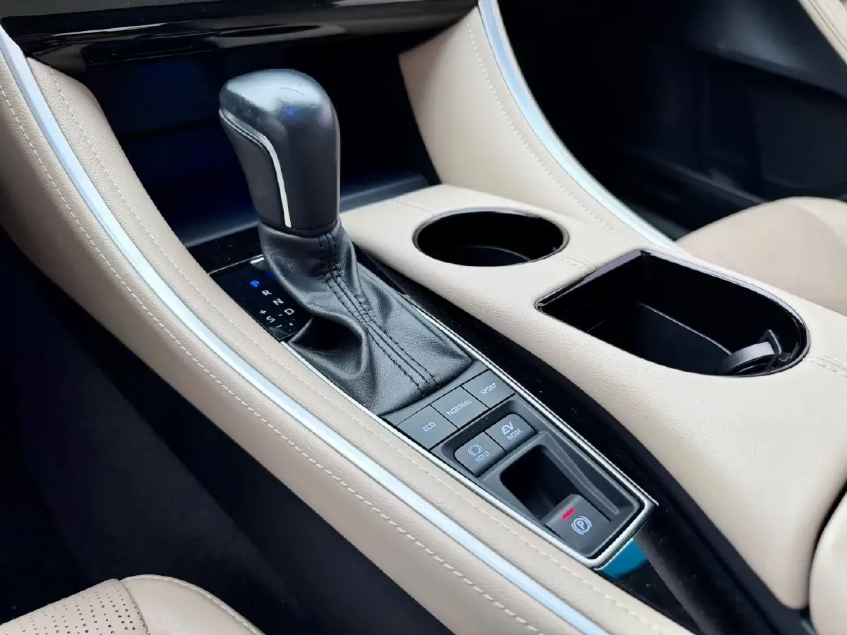 2022 Toyota Avalon 2.5L 178HP L4 E-CVT Hybrid,autocango,china used car exporter,china ev exporter,chinese used car exporter,chinese used ev exporter