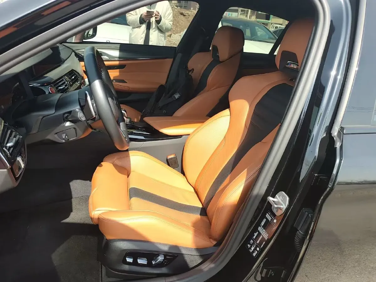 2021 BMW M5 4.4T 600HP V8 8AT,autocango,china used car exporter,china ev exporter,chinese used car exporter,chinese used ev exporter