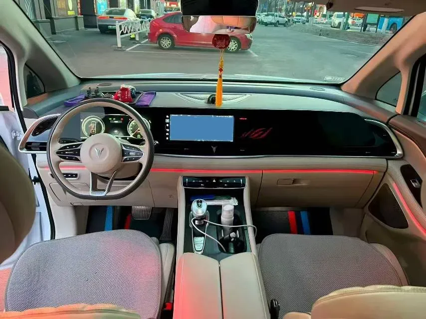 2022 Voyah Dream 1.5T 136HP L4 PHEV 25.57KWH,autocango,china used car exporter,china ev exporter,chinese used car exporter,chinese used ev exporter