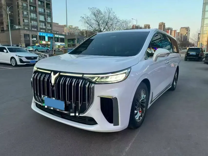 2022 Voyah Dream 1.5T 136HP L4 PHEV 25.57KWH,autocango,china used car exporter,china ev exporter,chinese used car exporter,chinese used ev exporter