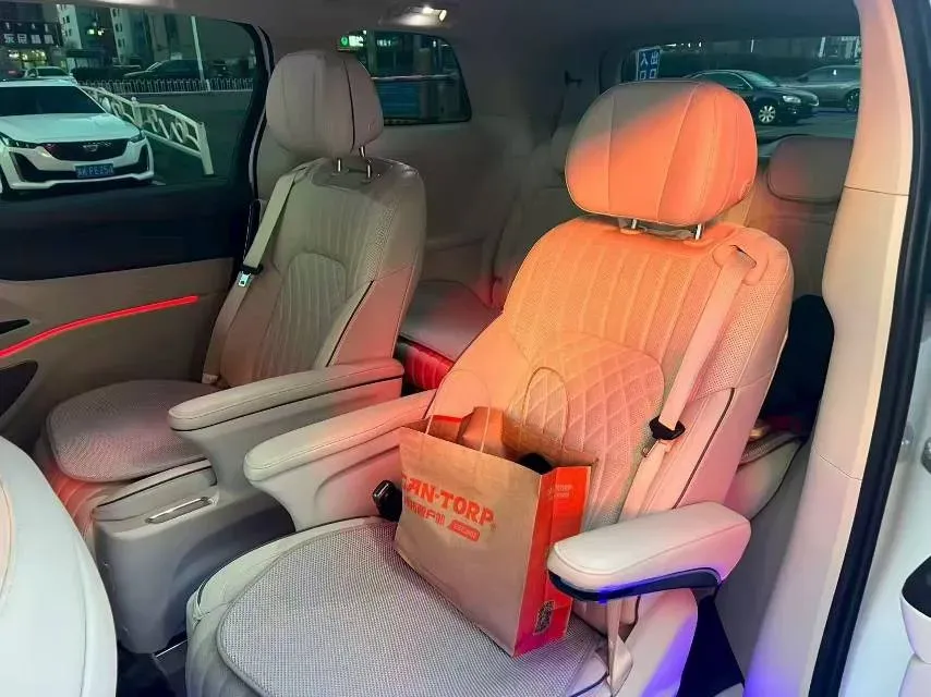 2022 Voyah Dream 1.5T 136HP L4 PHEV 25.57KWH,autocango,china used car exporter,china ev exporter,chinese used car exporter,chinese used ev exporter