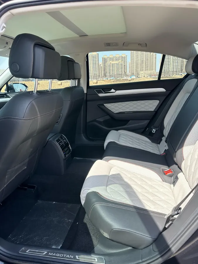 2023 Volkswagen Magotan 2.0T 186HP L4 7DCT,autocango,china used car exporter,china ev exporter,chinese used car exporter,chinese used ev exporter