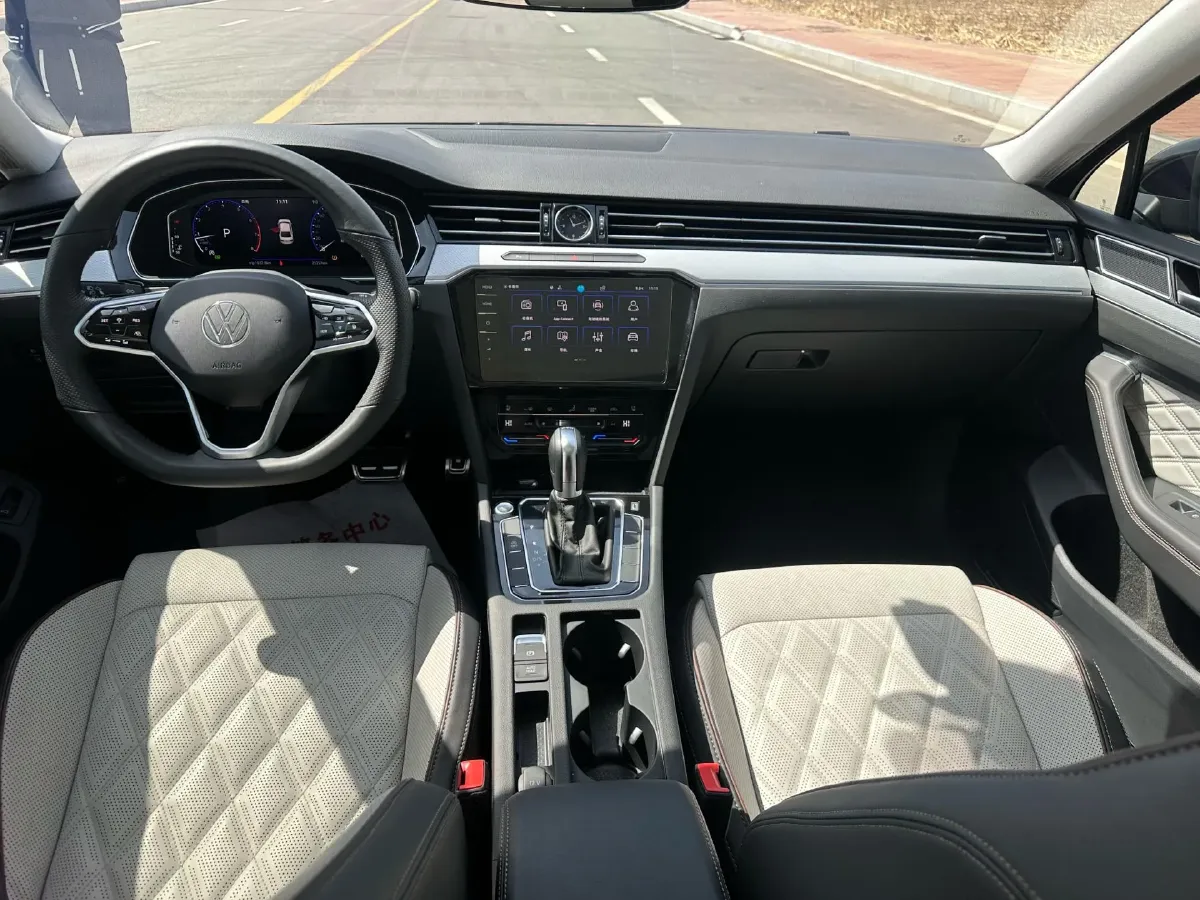 2023 Volkswagen Magotan 2.0T 186HP L4 7DCT,autocango,china used car exporter,china ev exporter,chinese used car exporter,chinese used ev exporter