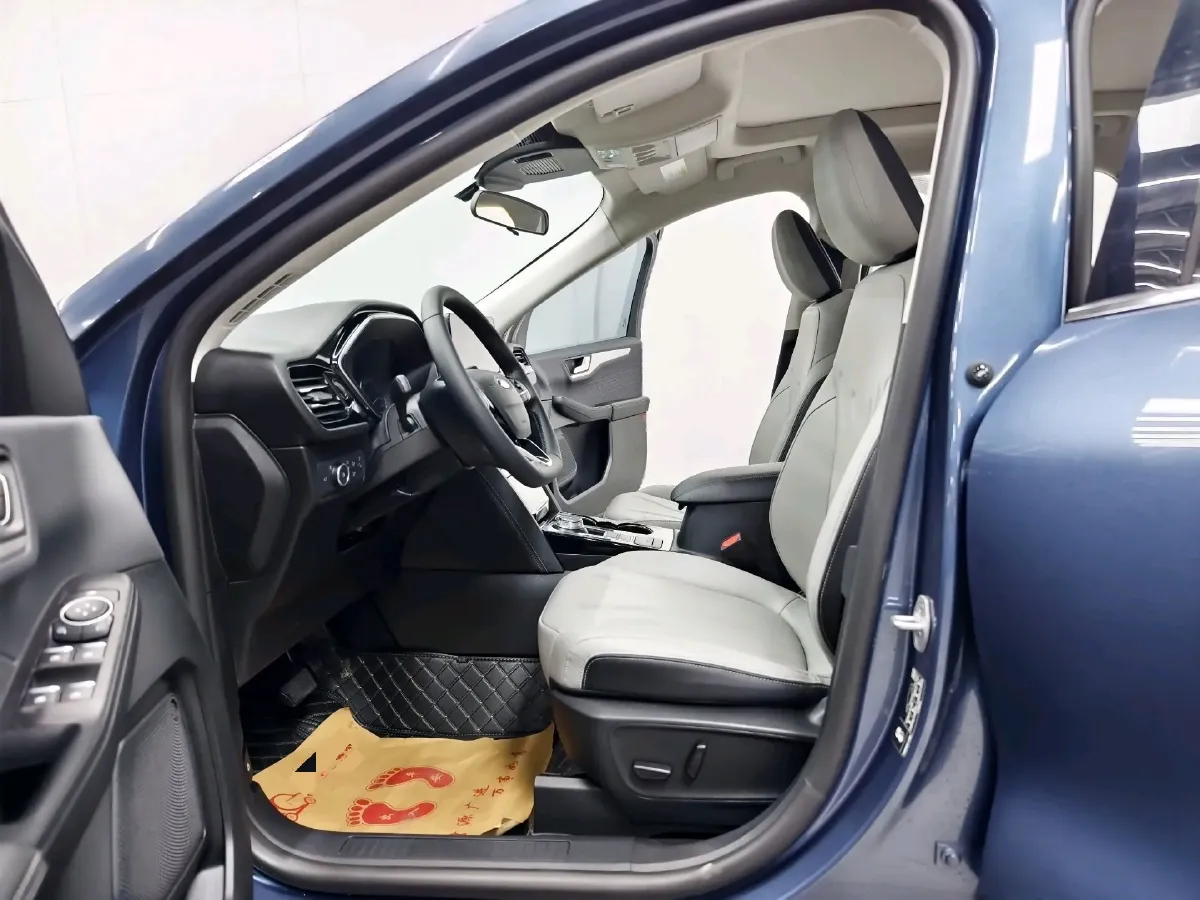 2024 Ford Escape 2.0T 248HP L4 8AT,autocango,china used car exporter,china ev exporter,chinese used car exporter,chinese used ev exporter