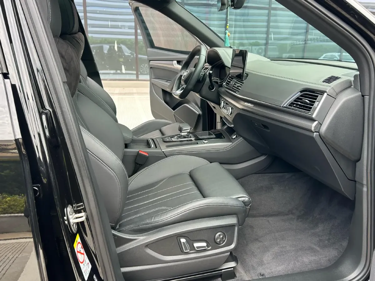 2023 Audi Q5L 2.0T 190HP L4 7DCT,autocango,china used car exporter,china ev exporter,chinese used car exporter,chinese used ev exporter