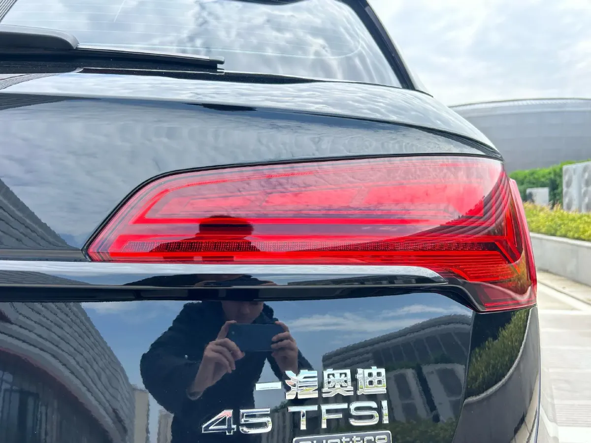 2023 Audi Q5L 2.0T 190HP L4 7DCT,autocango,china used car exporter,china ev exporter,chinese used car exporter,chinese used ev exporter